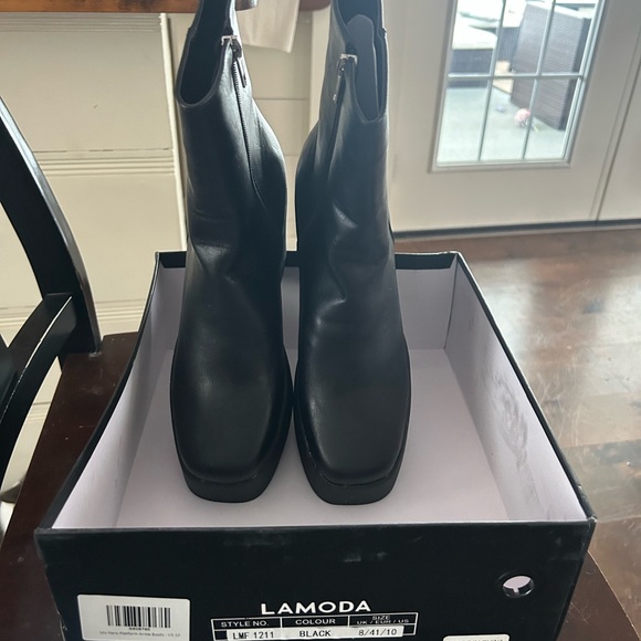 Chic Black Platform Heeled Boots - Picture 2 of 4